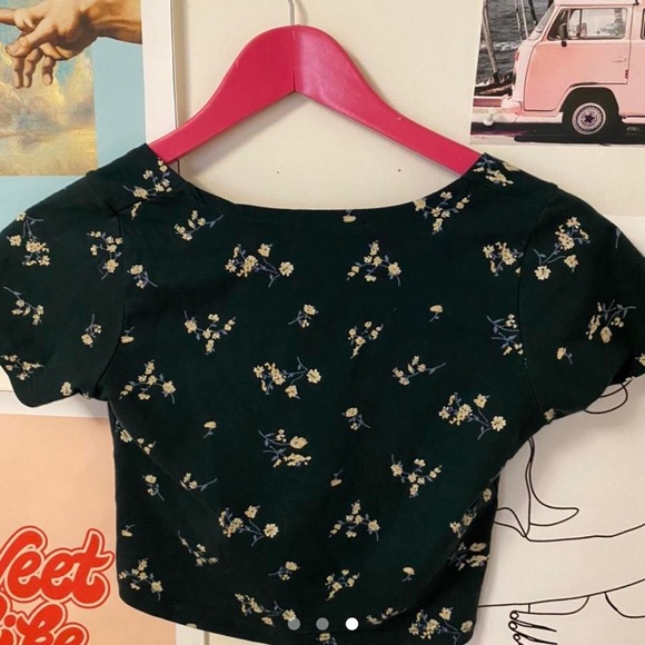 Brandy Melville - green top with flowers - Picture 2 of 3